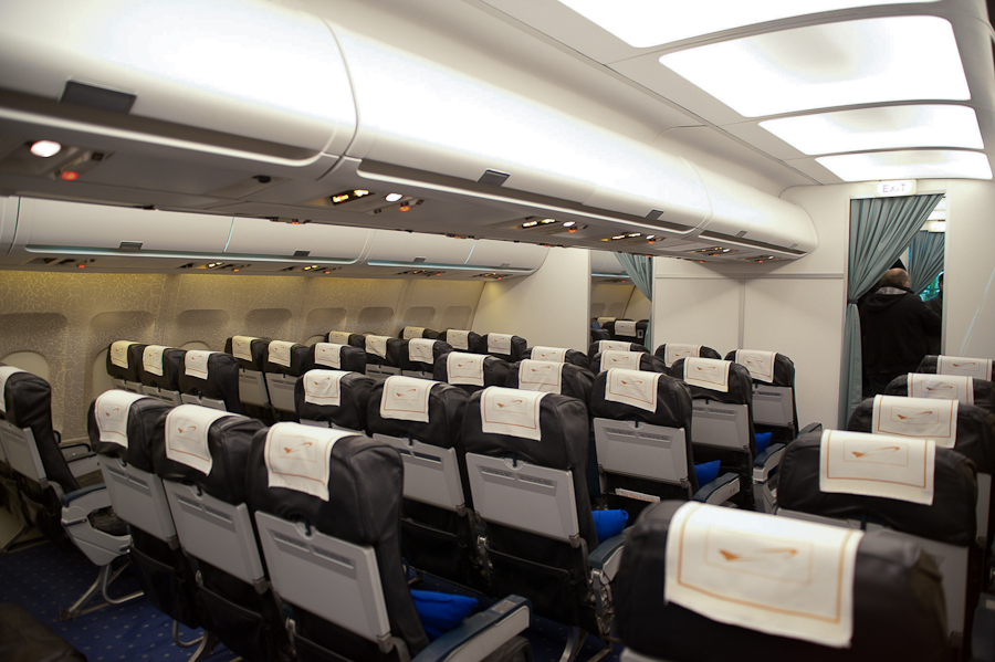 Çift Koridorlu Uçak Dekoru